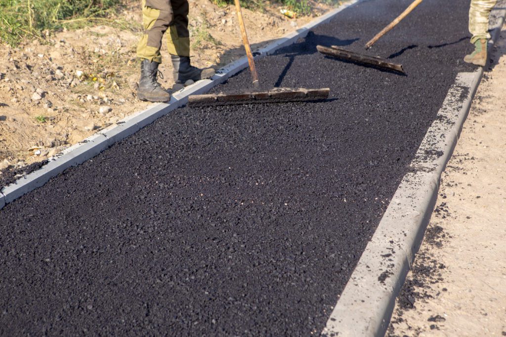 workers layering the asphalt