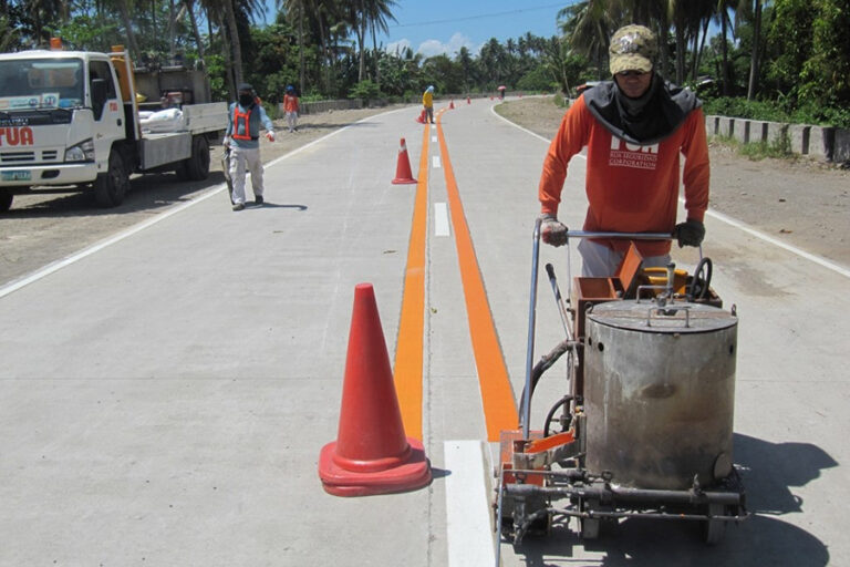 How Straight Road Line Markings are Painted